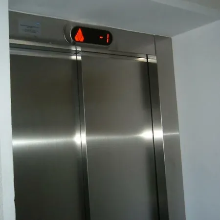 On Avenue Taikos 120 C *