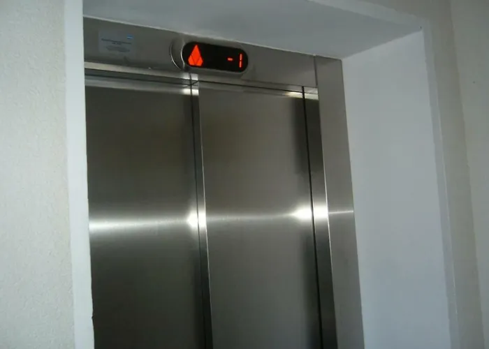 On Avenue Taikos 120 C *